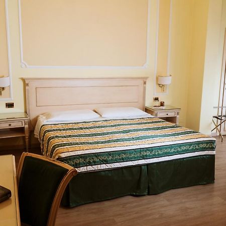 אבנו טרמה Hotel Terme Salus מראה חיצוני תמונה