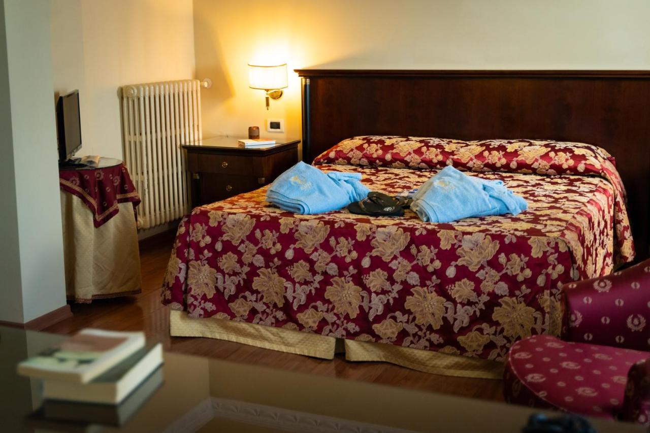 אבנו טרמה Hotel Terme Salus מראה חיצוני תמונה