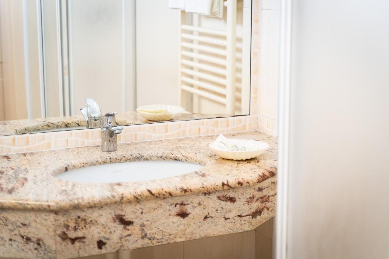 אבנו טרמה Hotel Terme Salus מראה חיצוני תמונה
